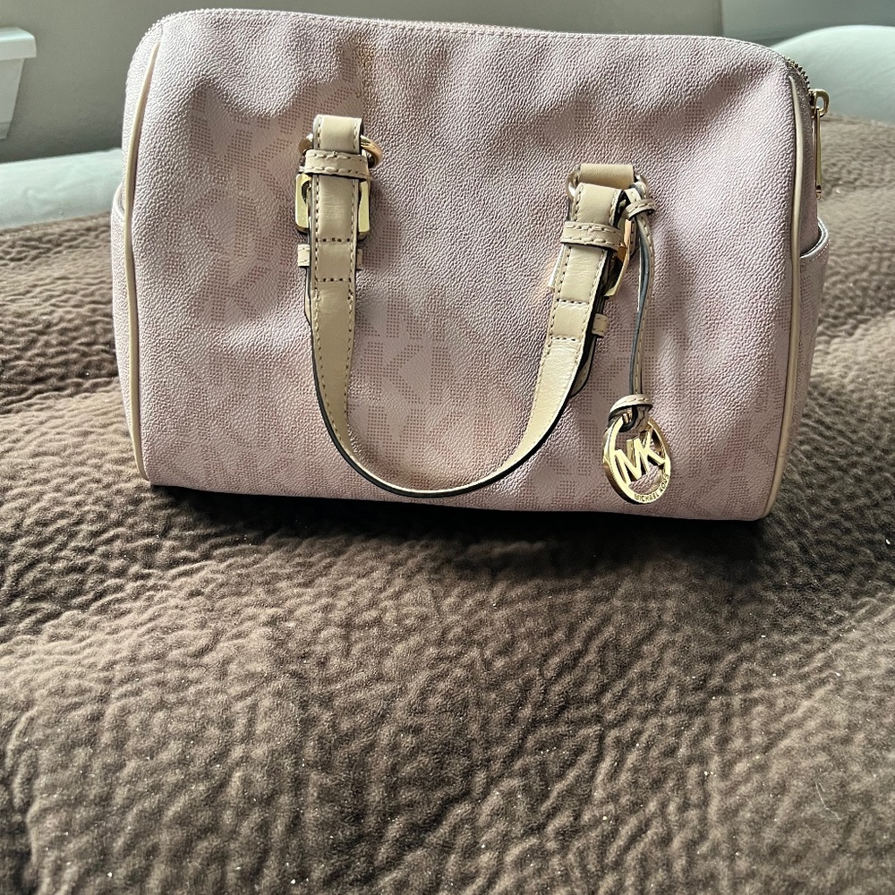 Micheal Kors purse